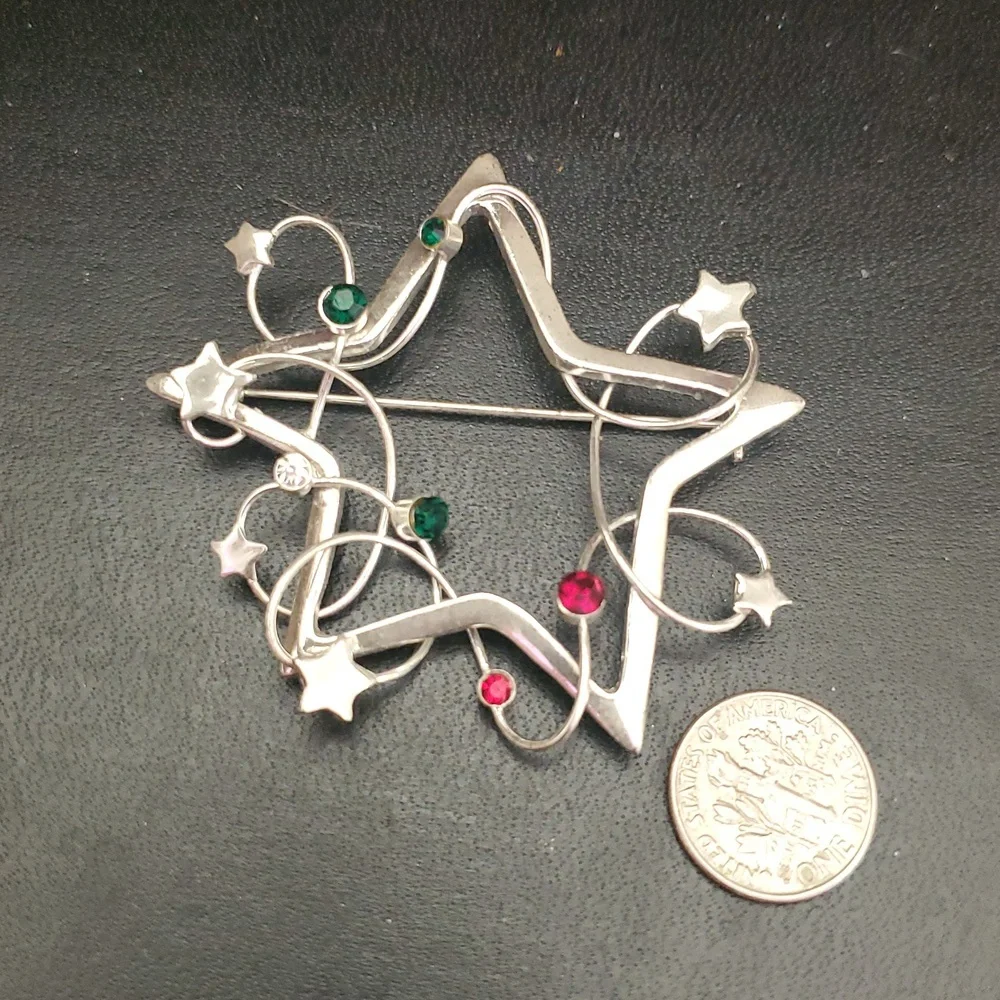 Silver Star Brooch with Gem Accents DZ777